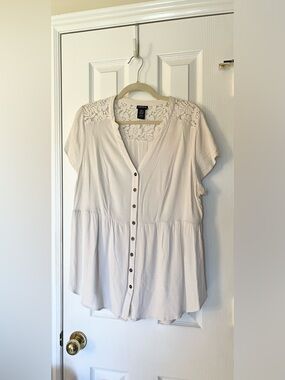 Torrid Cream Lace Yoke Button-Front Blouse - Plus Size 0X - Short Sleeve